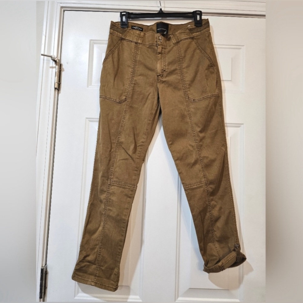 White House Black Market pret a pedi pants size 8 mid rise, color is Sepia